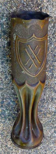 WWII Shell with XXth Corps insignia : Four crampons, from Patton Third Army. Body fluted. Pie crust top, decorative arches.