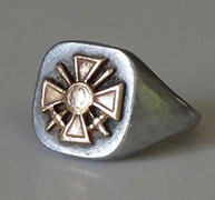 Ring in aluminium with Croix de Guerre in copper alloy.