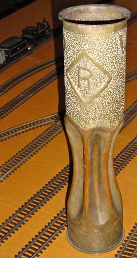 Shell Railheads and Regulating Stations with insignia : an R in a diamond shape. Body fluted.