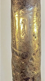 Shell&nbsp; with the Gallic Rooster standing on the barrel of a 75mm field gun. billowing flag, muddy grounds. Pie crust top.