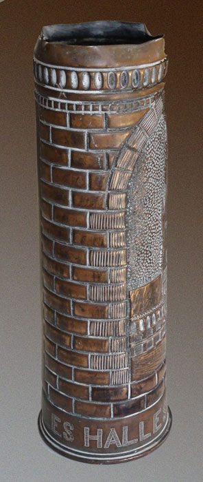 Shell Ypres Cloth Hall 1914 , center part of the building ina medallion&nbsp; with grooved stones and brickwork at the back.