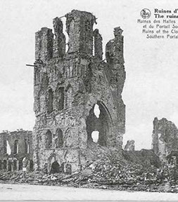 The postcard shows the center part of the medieval building as ruins
