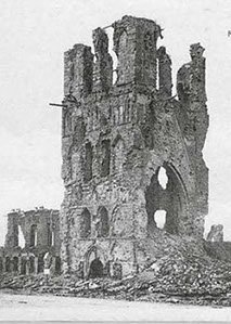 The postcard shows the center part of the medieval building as ruins