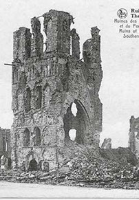 The postcard shows the center part of the medieval building as ruins