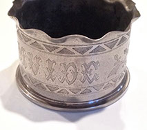 &nbsp;Diksmuide- Upper and lower bands engraved with triangles. Pie crust top. British 4.5" caliber howitzer.