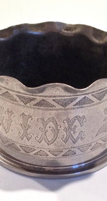 &nbsp;Diksmuide- Upper and lower bands engraved with triangles. Pie crust top. British 4.5" caliber howitzer.