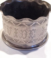 &nbsp;Diksmuide- Upper and lower bands engraved with triangles. Pie crust top. British 4.5" caliber howitzer.