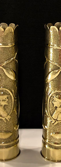 Pair of shells with scalloped tops, same design of garlands around medallions with Doughboy facing Poilu.