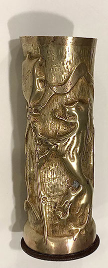 Shell with an heraldic Lion of Flanders holding a banner envraved Yser. Long ribbon engraved War 1914-15-16-17-1918 Peace.