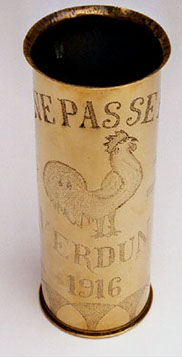Shell ON NE PASSE PAS [None shall pass], Gallic Rooster, VERDUN, 1916, in stippling technique.