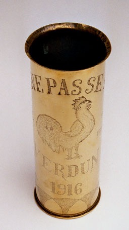 Shell ON NE PASSE PAS [None shall pass], Gallic Rooster, VERDUN, 1916, in stippling technique.