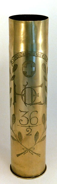 Shell Red Cross engraved Souvenir de Guerre HOE 36/2 (Clearing Hospital type 2) framed by a garland.