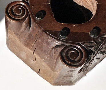 Propeller boss&nbsp; in mahogany. Details of the laminated structure.