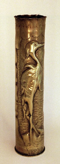 Shell presenting a scalloped frame with a heron on a marshland. Engraved VERDUN on the lower band.