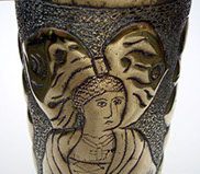 Shell of an Alsation girl. The bonnet consists of a huge bow with a tricolor badge on the right loop since 1870.