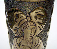 Shell of an Alsation girl. The bonnet consists of a huge bow with a tricolor badge on the right loop since 1870.